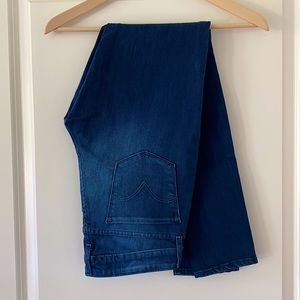 Levi - 711 skinny jean.